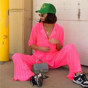 LALA ORIGINAL: Short Sleeve Plisse Set in Electric Pink